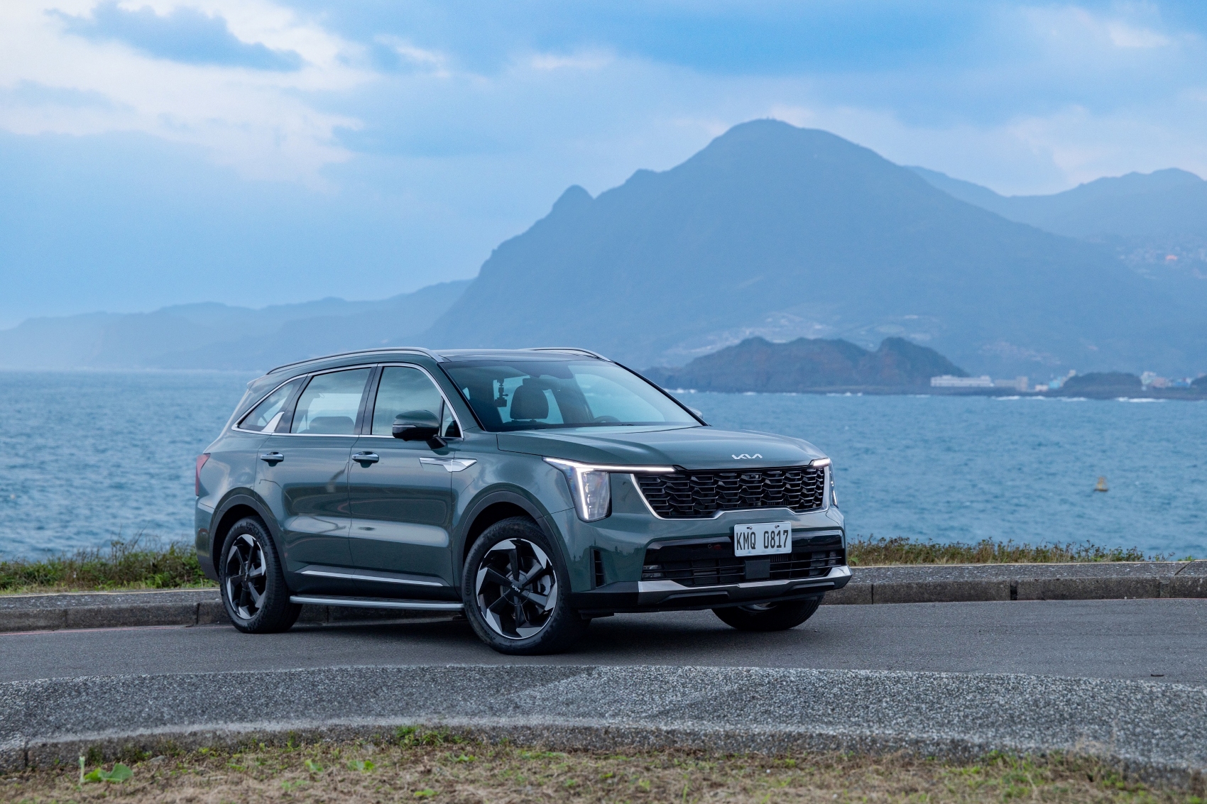 3. Kia The new Sorento除了擁有Turbo-Hybrid與柴油等雙動力車型供選擇外，更提供七人座、六人座的選項，並可依據個人用車需求選擇2WD或4WD。